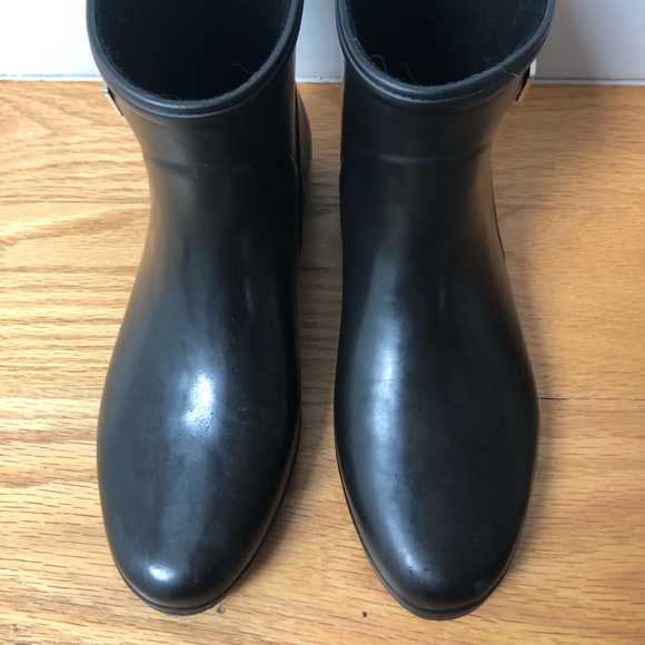 Alice + Whittles black rubber rain boot, like new, size 6 (37). - Picture 2 of 5